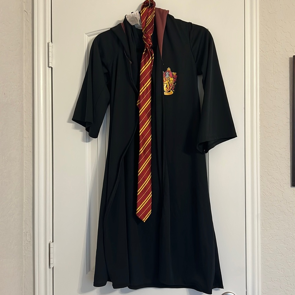 ‼️Sold ‼️Harry Potter Gryffindor Robe and Neck Tie MED